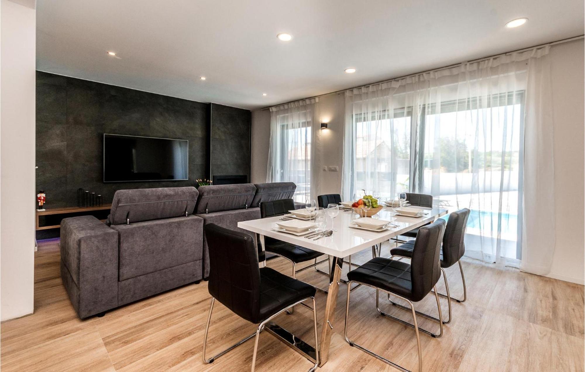 3 Bedroom Beautiful Home In Rastane Donje Donje Rastane 외부 사진